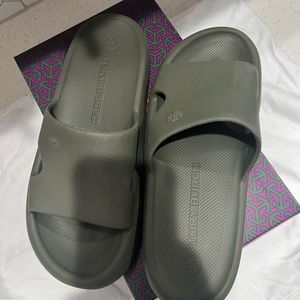 Gently used Tory Burch Slide, size 9